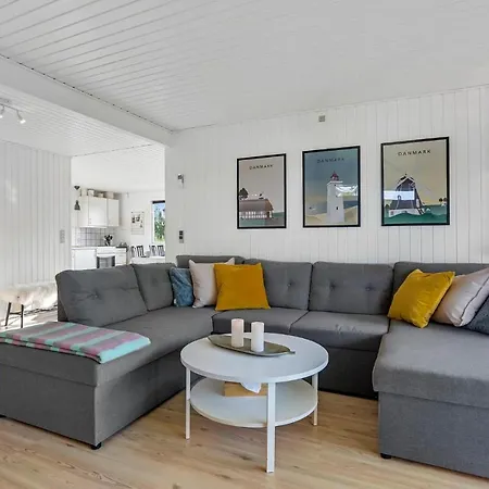 3 Bedroom Gorgeous In Holiday home *