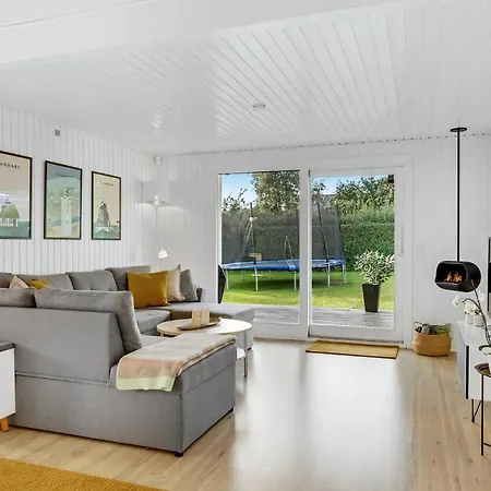 3 Bedroom Gorgeous In Holiday home Hejls