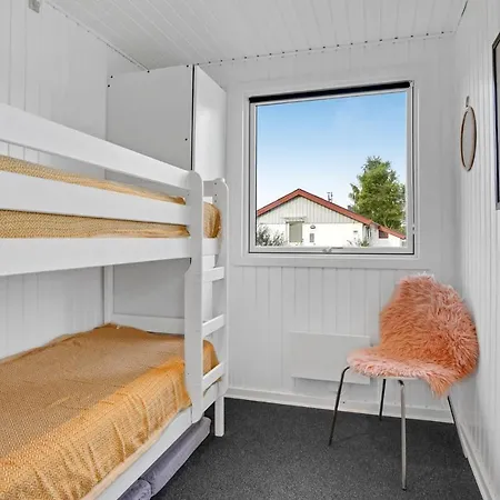 3 Bedroom Gorgeous In Holiday home Hejls