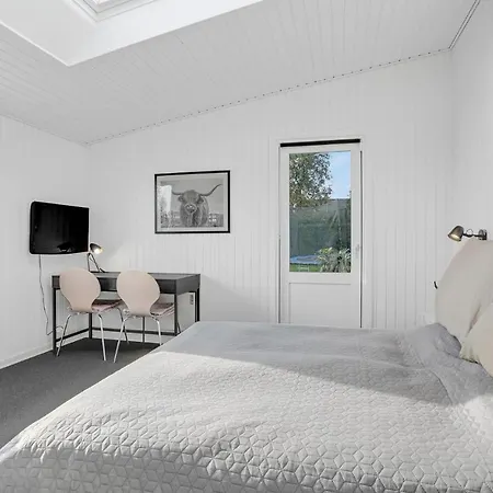 3 Bedroom Gorgeous In Holiday home Hejls