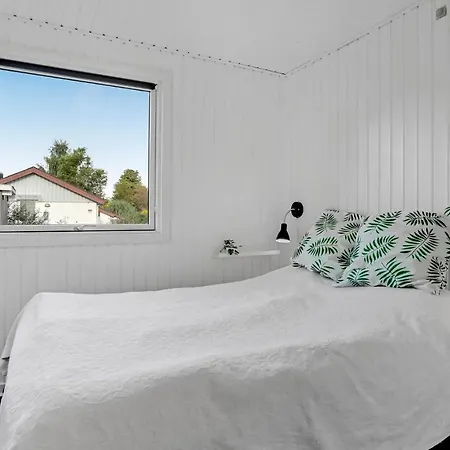 3 Bedroom Gorgeous In Hejls